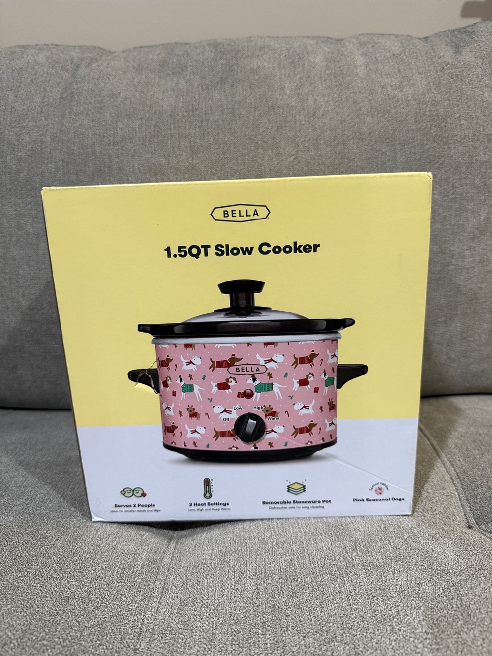 NWT BELLA 1.5QT Slow Cooker - Pink Winter Dog Print